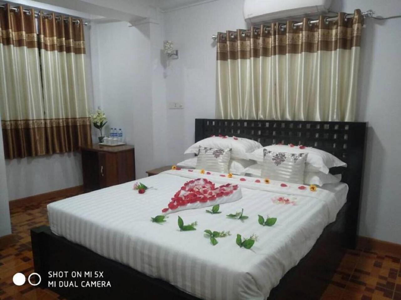 Golden Palace Hotel Hpa-an Esterno foto