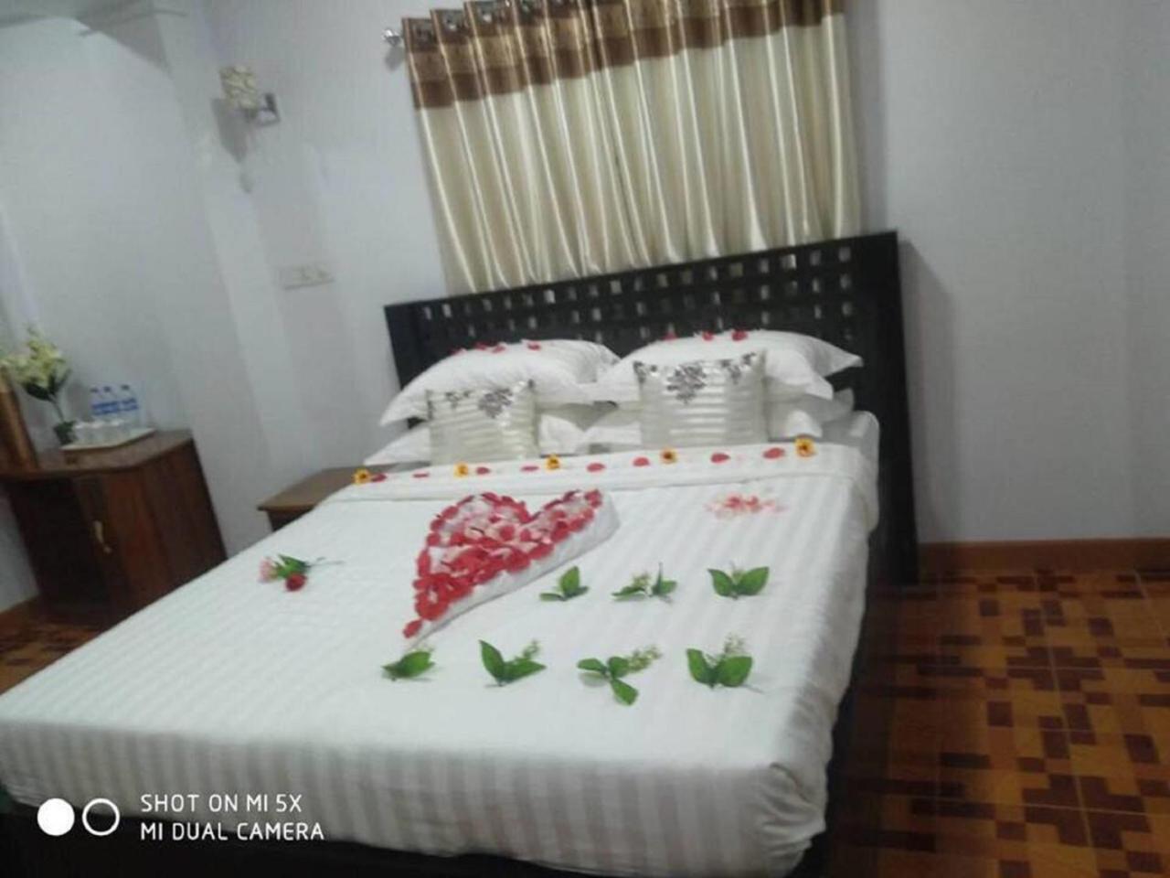 Golden Palace Hotel Hpa-an Esterno foto